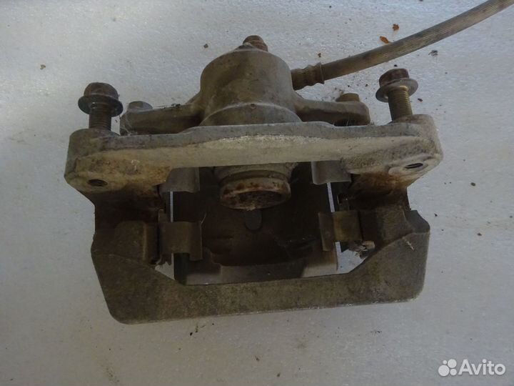 Суппорт тормозной задний левый Subaru Outback B14