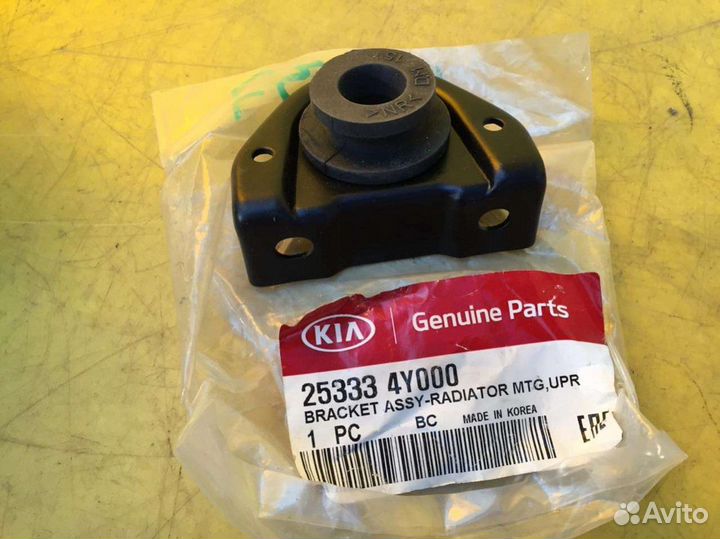 Кронштейн радиатора Kia Rio 11-17 верхний LH