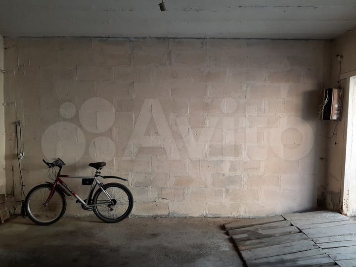 Гараж, > 30 м²