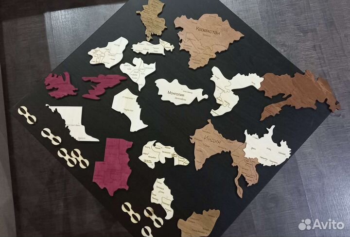 Карта мира из дерева