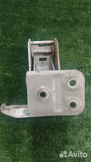 Петля двери левая Peugeot Expert 2010