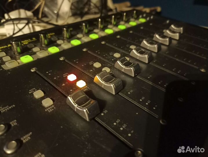 Daw контроллер avid artist mix