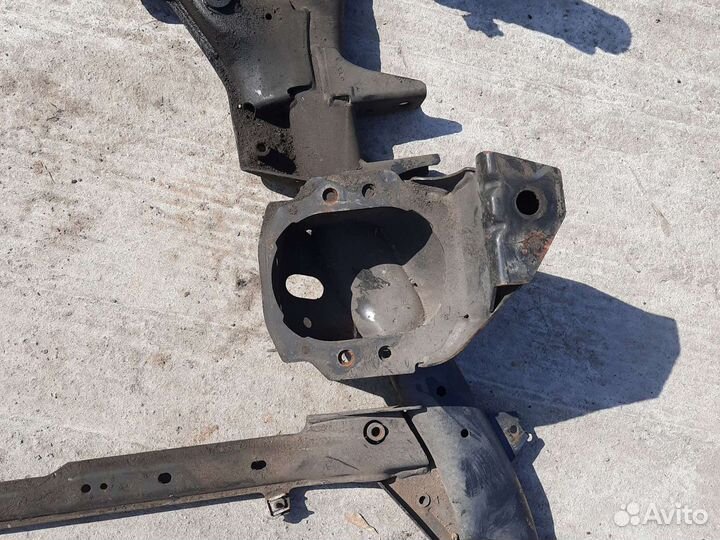 Подрамник двигателя BMW X5 E70