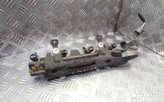 Топливная рампа бензиновая nissan note E11 (6DN11T