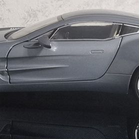 Коллекционная модель Aston Martin One-77 1:18