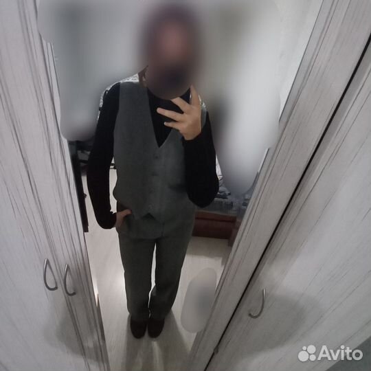 Продам серый костюм тройку