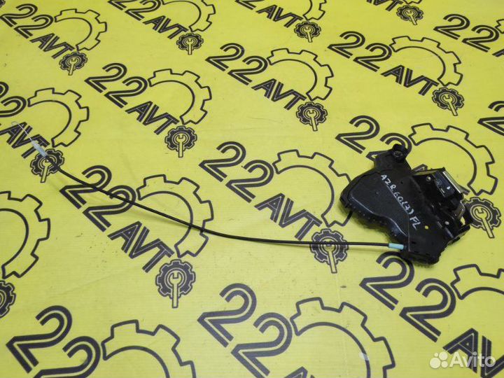 Замок двери передний левый Toyota Noah AZR60