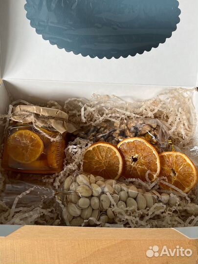 Подарочные наборы из варенья и орехов