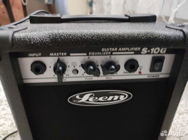 Гитарный комбоусилитель