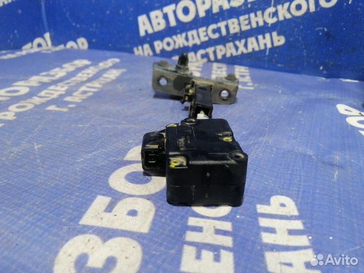 Активатор лючка бензобака Brilliance M2 седан 4G93