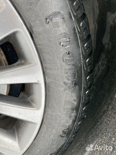 Goodyear UltraGrip Ice 2 215/55 R17 98T