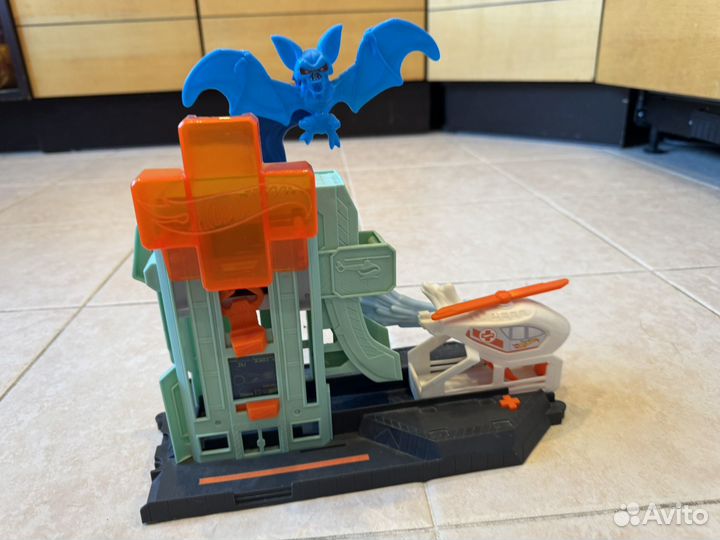Hot wheels летучая мышь