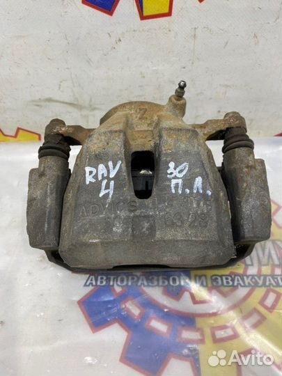 Суппорт тормозной передний левый Toyota Rav4