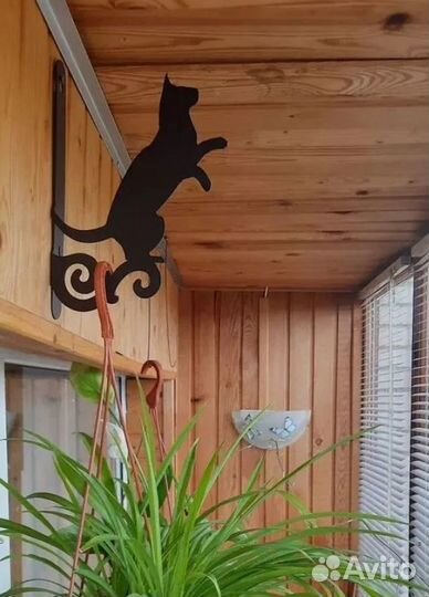 Кронштейн для кашпо и фонаря кошка-охотница