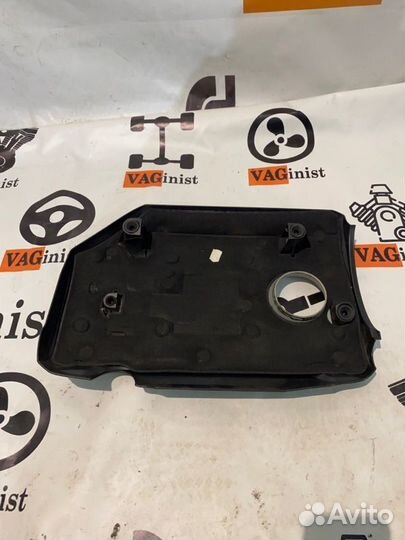 Декоративная крышка двигателя Vw Passat B7