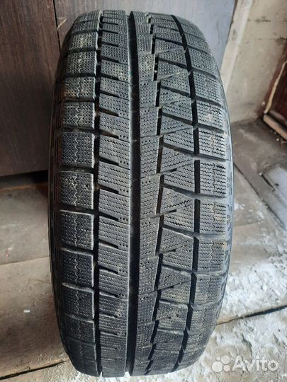 Bridgestone Blizzak Revo1 225/60 R16