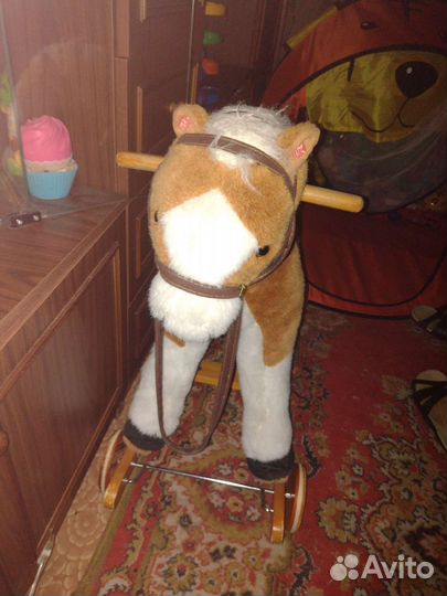 Детская качалка лошадь с колесами