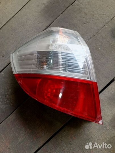 Фонарь задний левый Honda Fit 2 ое поколение