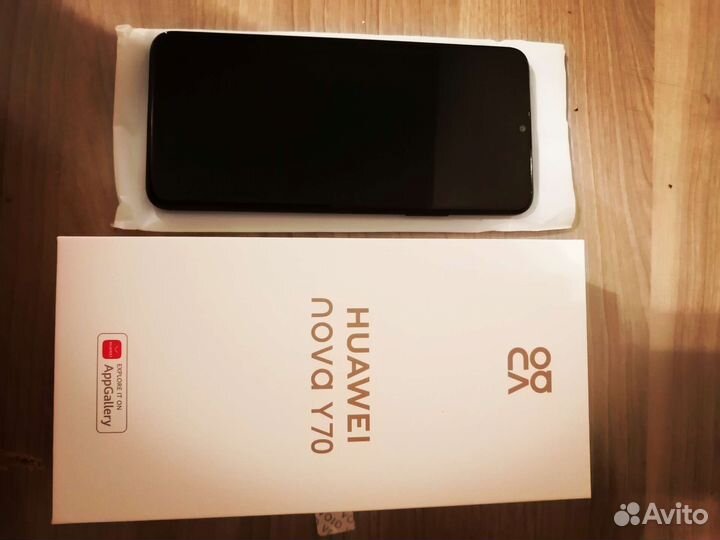 Смартфон Huawei Nova Y70