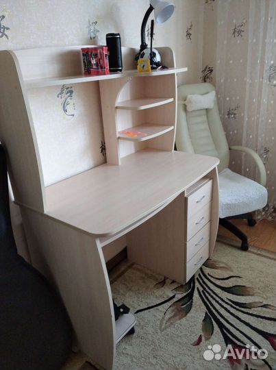 Письменный столик для школьника