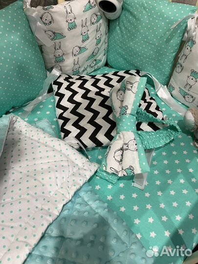 Бортики в детскую кроватку, одеяло и простынь