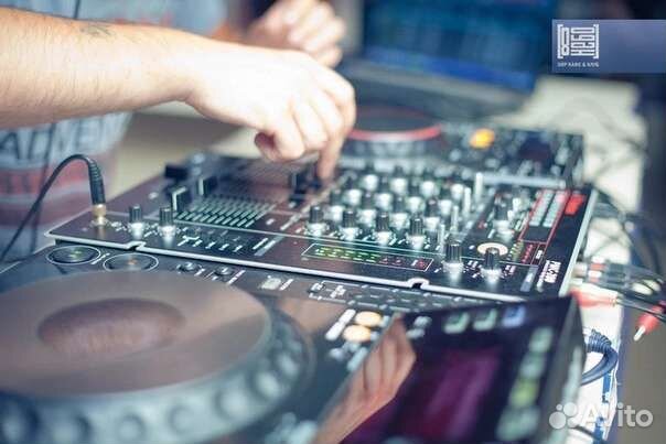 Ведущий и диджей