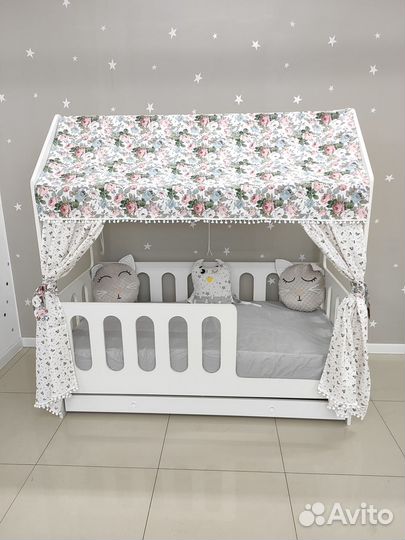 Детская кровать с ящиками домик