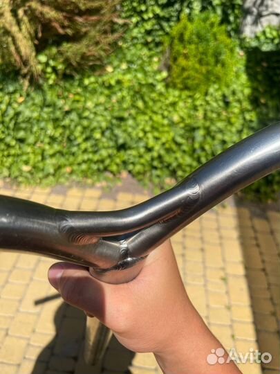 Титановый руль на трюковой самокат