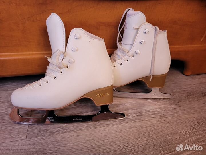 Продам профессиональные коньки edea 245