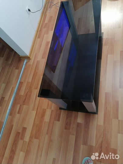 Стеклянная тумба под тв