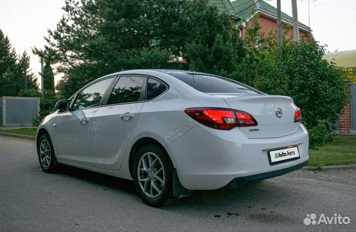 Opel Astra 1.6 МТ, 2013, 127 000 км