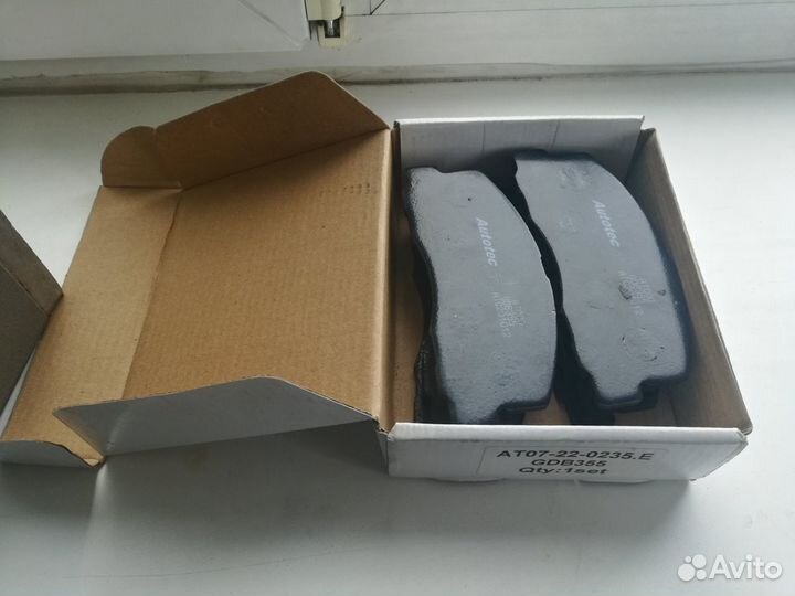 Колодки тормозные Mitsubishi Colt передние