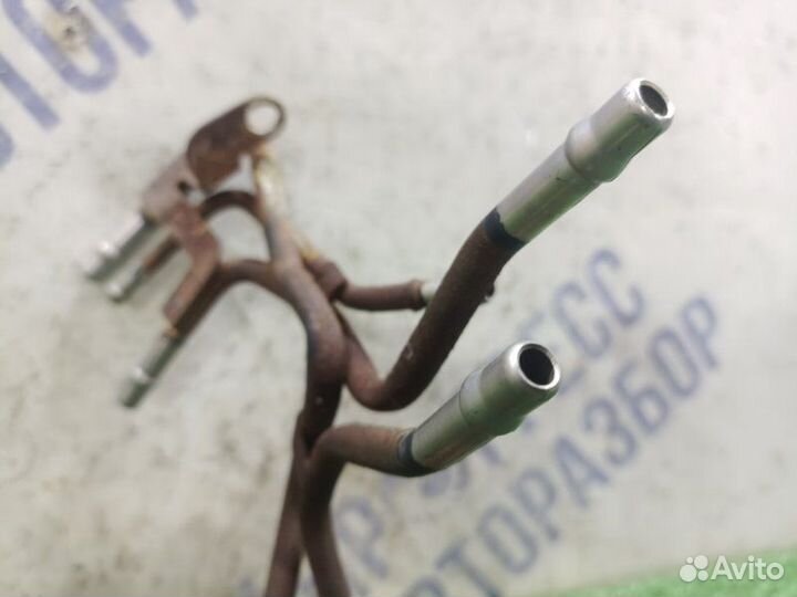 Топливная рампа левая Subaru Legacy Outback