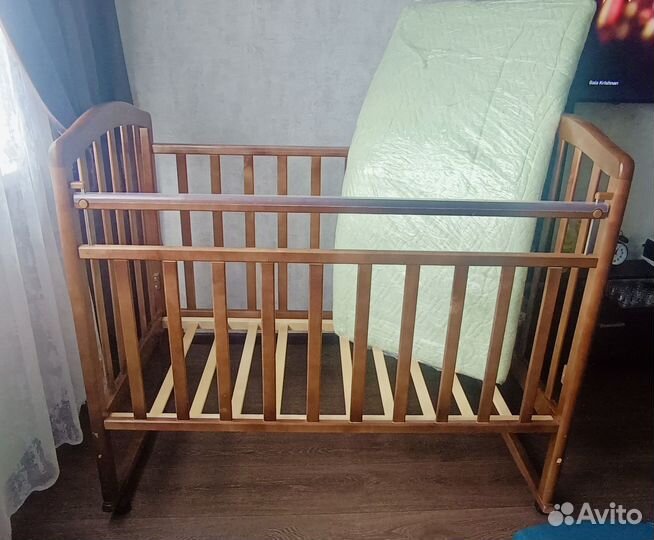 Детская кроватка и ортопедический матрац