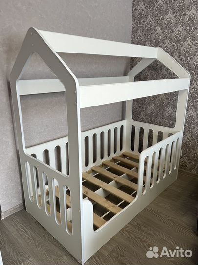 Продам кроватку домик
