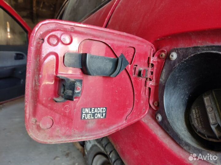 Лючок бензобака Toyota Corolla (E100) хэтчбек 1.3