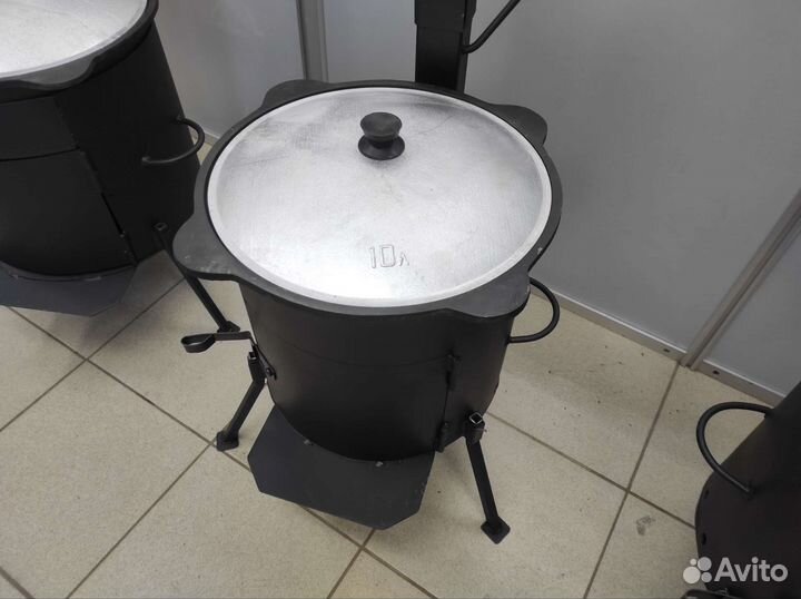Казан чугунный с печью и трубой