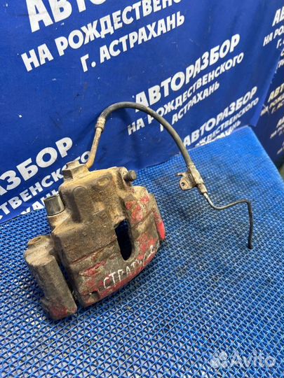 Передний левый суппорт Dodge Stratus 2 седан 2001