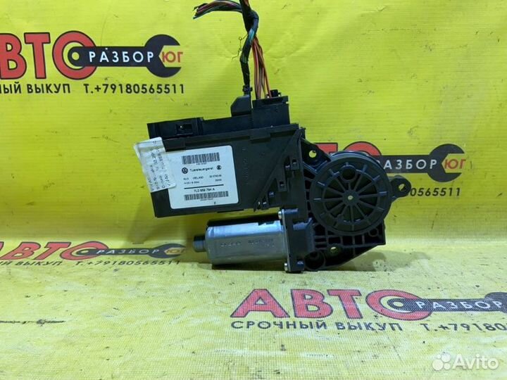 Мотор стеклоподъемника задний правый Porsche