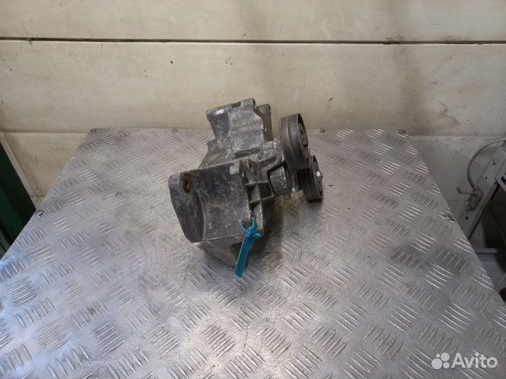 Кронштейн генератора Volkswagen Bora 1.4 - 1.6 16V