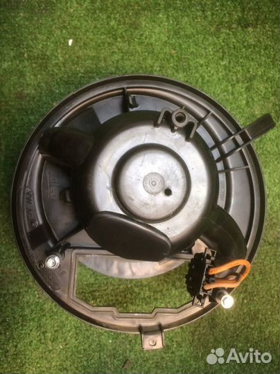 Моторчик отопителя Audi Q3 8UB cczc 2013