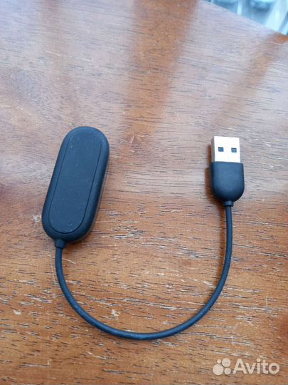 Зарядное устройство для фитнес браслета mi band 4