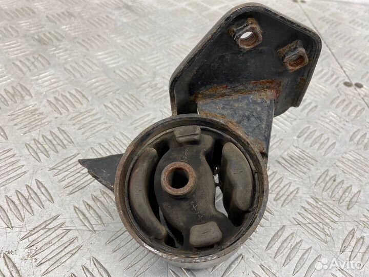 Б/У подушка кпп (опора, кронштейн, крепление)