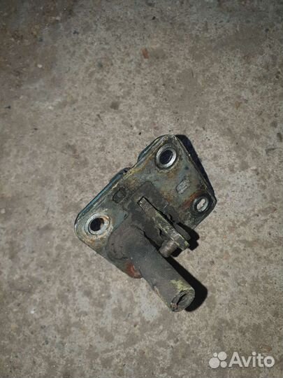 Замок капота на мерседес 123