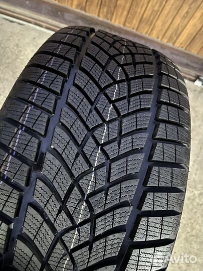 Goodyear UltraGrip Performance+ 265/45 R20 108V