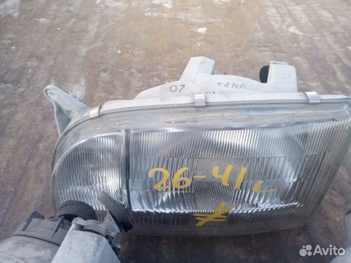 Фара левая Toyota Hiace KZH106 1KZ-TE 1998