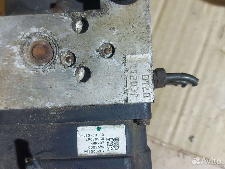 Блок насос ABS для Nissan Maxima A33