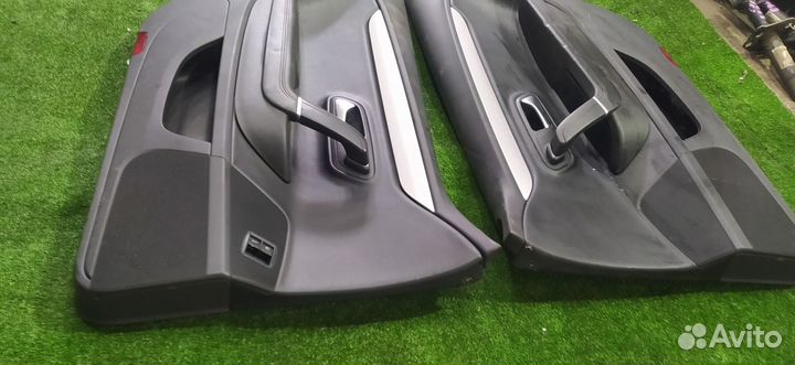 Обшивки дверей пара передние Volkswagen Passat Cc