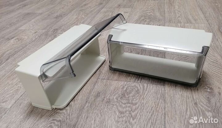 Полка закрытая на дверцу холодильника Атлант