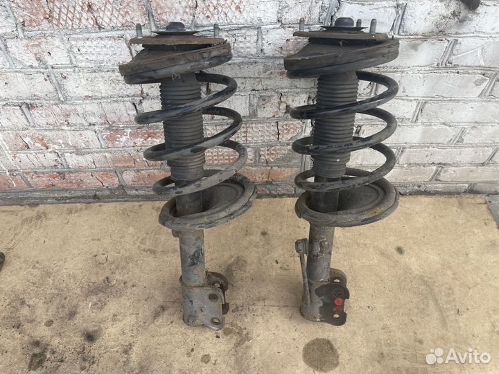 Стойка передняя Hyundai Santa Fe 2 (CM)